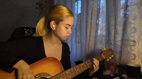 Snapshot of charleneschonert chatting on November 4, 7:29 am Nancy online show from November 4, 7:29 am