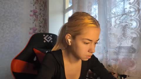 Snapshot of charleneschonert chatting on November 5, 7:41 am Nancy online show from November 5, 7:41 am