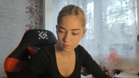 Snapshot of charleneschonert chatting on November 6, 7:20 am Nancy online show from November 6, 7:20 am