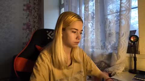 Snapshot of charleneschonert chatting on November 12, 7:31 am Nancy online show from November 12, 7:31 am