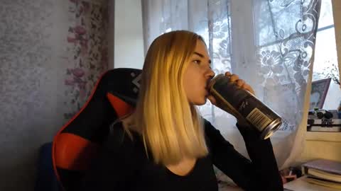 Snapshot of charleneschonert chatting on November 14, 7:40 am Nancy online show from November 14, 7:40 am