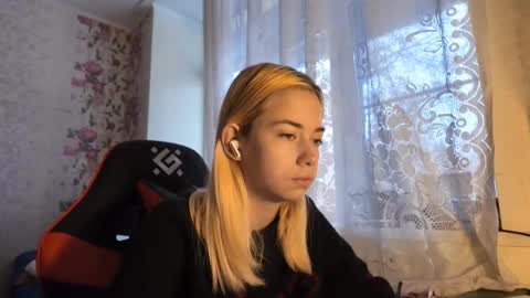 Snapshot of charleneschonert chatting on November 17, 7:47 am Nancy online show from November 17, 7:47 am