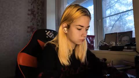 Snapshot of charleneschonert chatting on November 24, 7:30 am Nancy online show from November 24, 7:30 am