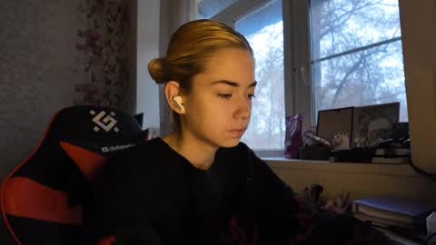 Snapshot of charleneschonert chatting on November 26, 8:15 am Nancy online show from November 26, 8:15 am