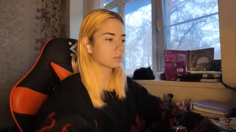 Snapshot of charleneschonert chatting on November 27, 8:05 am Nancy online show from November 27, 8:05 am