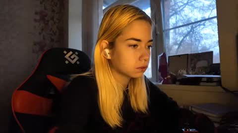 Snapshot of charleneschonert chatting on November 29, 8:06 am Nancy online show from November 29, 8:06 am