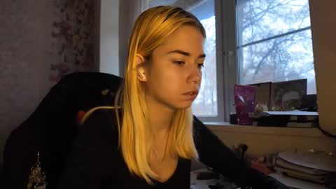 Snapshot of charleneschonert chatting on December 1, 7:35 am Nancy online show from December 1, 7:35 am