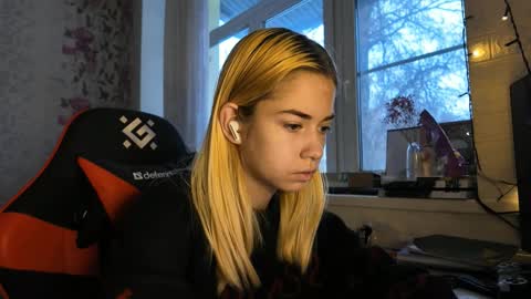 Snapshot of charleneschonert chatting on December 16, 6:51 am Nancy online show from December 16, 6:51 am