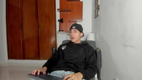 Snapshot of charley_morgan chatting on February 20, 11:42 am charley_morgan online show from February 20, 11:42 am