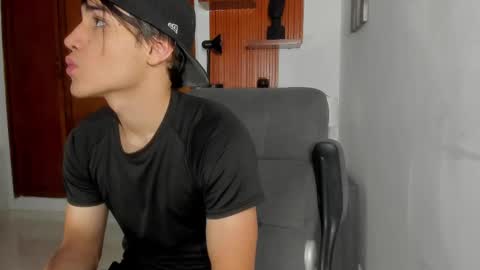 Snapshot of charley_morgan chatting on February 21, 6:48 pm charley_morgan online show from February 21, 6:48 pm