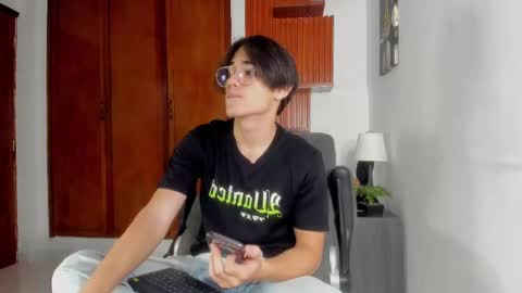 Snapshot of charley_morgan chatting on March 3, 6:33 pm charley_morgan online show from March 3, 6:33 pm