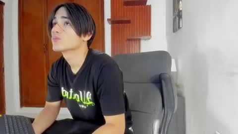 Snapshot of charley_morgan chatting on March 5, 6:23 pm charley_morgan online show from March 5, 6:23 pm