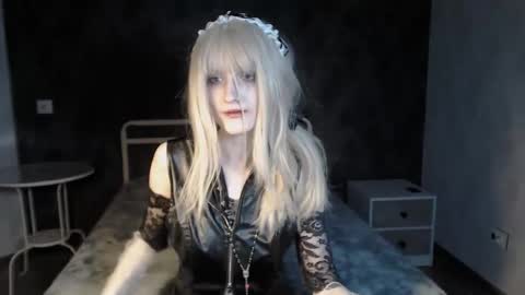 Snapshot of charlie_crystal chatting on November 22, 2:43 am Charlie online show from November 22, 2:43 am