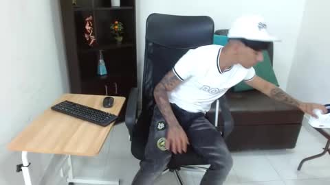 Snapshot of charlie_oconnor chatting on December 27, 4:26 am Charlie oconnor online show from December 27, 4:26 am