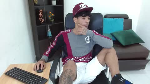 Snapshot of charlie_oconnor chatting on January 11, 3:44 am Charlie oconnor online show from January 11, 3:44 am