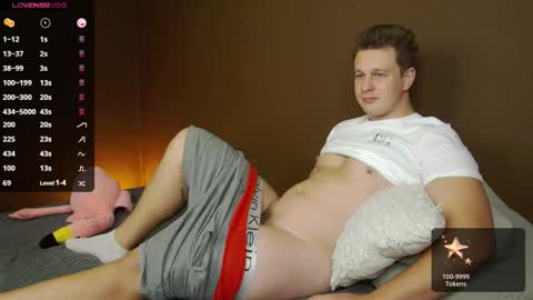 Snapshot of charlie_smiley chatting on September 18, 2:13 am Charlie Smiley online show from September 18, 2:13 am