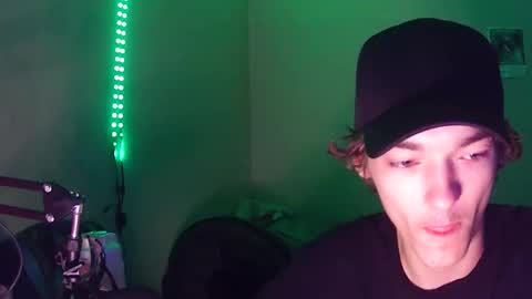 Snapshot of charlied09302 chatting on October 27, 7:45 am char sexiness online show from October 27, 7:45 am