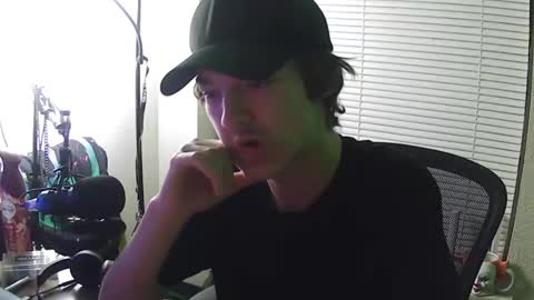 Snapshot of charlied09302 chatting on November 13, 10:58 am char sexiness online show from November 13, 10:58 am