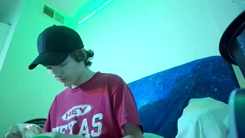 Snapshot of charlied09302 chatting on November 19, 2:00 am char sexiness online show from November 19, 2:00 am