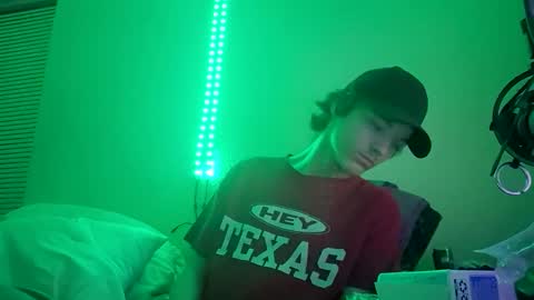 Snapshot of charlied09302 chatting on November 20, 12:44 am char sexiness online show from November 20, 12:44 am