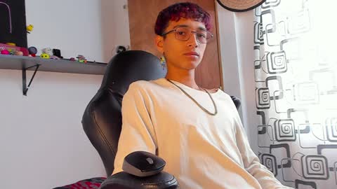 Snapshot of charlieerusso chatting on December 10, 4:27 pm Charles Russo online show from December 10, 4:27 pm