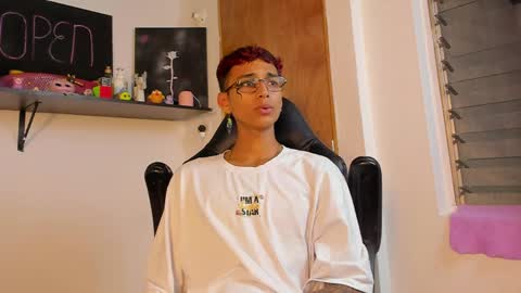 Snapshot of charlieerusso chatting on December 24, 3:27 am Charles Russo online show from December 24, 3:27 am