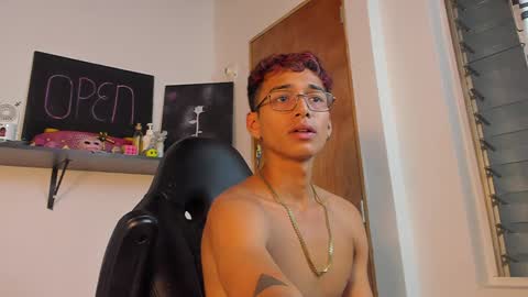 Snapshot of charlieerusso chatting on December 28, 3:26 am Charles Russo online show from December 28, 3:26 am