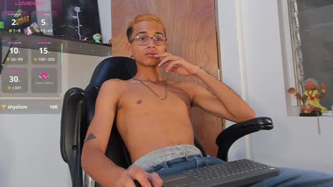 Snapshot of charlieerusso chatting on January 17, 12:10 am Charles Russo online show from January 17, 12:10 am