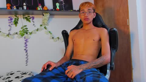 Snapshot of charlieerusso chatting on February 8, 6:55 pm Charles Russo online show from February 8, 6:55 pm