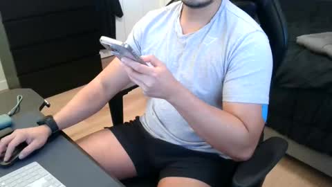 Snapshot of charliekkw chatting on November 30, 8:57 pm charliekkw online show from November 30, 8:57 pm