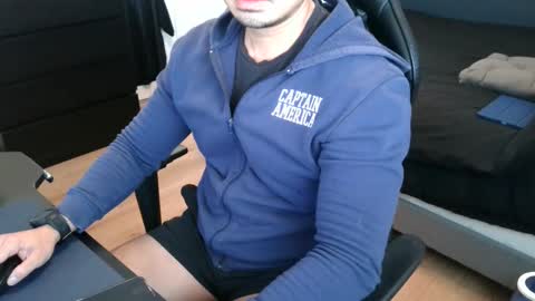 Snapshot of charliekkw chatting on December 14, 8:57 pm charliekkw online show from December 14, 8:57 pm