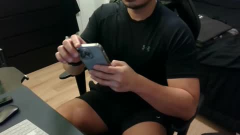 Snapshot of charliekkw chatting on January 8, 8:22 pm charliekkw online show from January 8, 8:22 pm