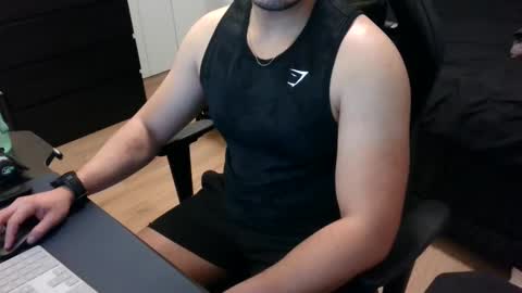 Snapshot of charliekkw chatting on January 11, 12:15 am charliekkw online show from January 11, 12:15 am