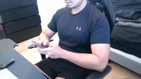 Snapshot of charliekkw chatting on January 15, 5:49 pm charliekkw online show from January 15, 5:49 pm