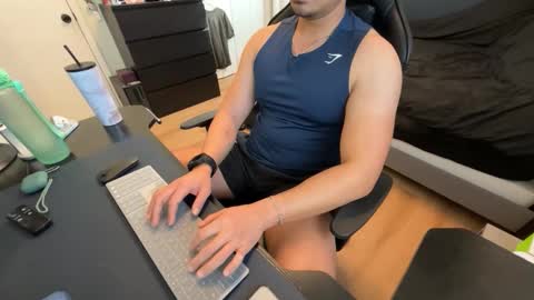 Snapshot of charliekkw chatting on February 1, 8:29 pm charliekkw online show from February 1, 8:29 pm