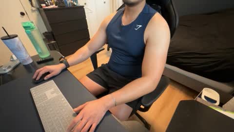 Snapshot of charliekkw chatting on February 8, 8:34 pm charliekkw online show from February 8, 8:34 pm