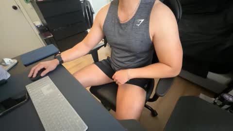 Snapshot of charliekkw chatting on March 1, 8:11 pm charliekkw online show from March 1, 8:11 pm