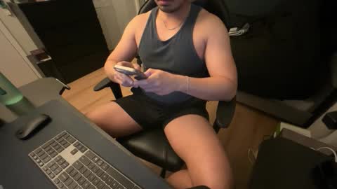 Snapshot of charliekkw chatting on March 10, 2:16 am charliekkw online show from March 10, 2:16 am