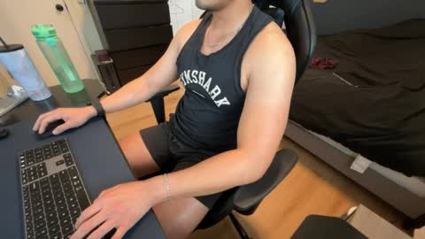 Snapshot of charliekkw chatting on March 29, 7:25 pm charliekkw online show from March 29, 7:25 pm