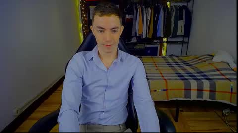 Snapshot of charlieseyer chatting on February 10, 9:02 am carlos reyes online show from February 10, 9:02 am