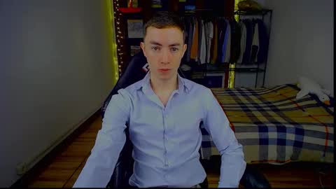 Snapshot of charlieseyer chatting on February 11, 8:52 am carlos reyes online show from February 11, 8:52 am