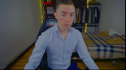 Snapshot of charlieseyer chatting on February 12, 8:20 am carlos reyes online show from February 12, 8:20 am