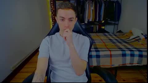 Snapshot of charlieseyer chatting on March 4, 9:26 am carlos reyes online show from March 4, 9:26 am