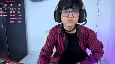 Snapshot of charlietaylorr__ chatting on May 4, 10:50 pm Charlie online show from May 4, 10:50 pm