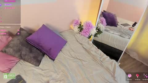 Snapshot of charloottee_1 chatting on December 12, 12:22 pm Char 3  Lets go for the 100 Thumb-Up   online show from December 12, 12:22 pm