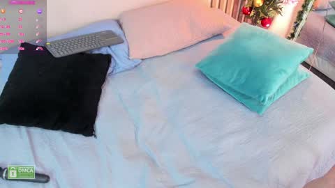 Snapshot of charloottee_1 chatting on December 29, 3:03 pm Char 3  Lets go for the 100 Thumb-Up   online show from December 29, 3:03 pm