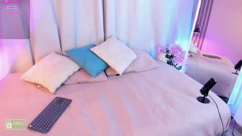 Snapshot of charloottee_1 chatting on January 22, 4:23 am Char 3  Lets go for the 100 Thumb-Up   online show from January 22, 4:23 am