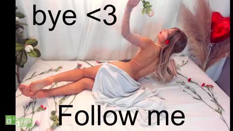 Snapshot of charloottee_1 chatting on March 1, 6:21 pm Char 3  Lets go for the 100 Thumb-Up   online show from March 1, 6:21 pm