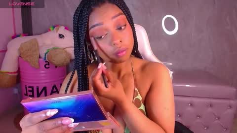 Snapshot of charlote_fun_a chatting on November 18, 12:53 pm Charlote online show from November 18, 12:53 pm