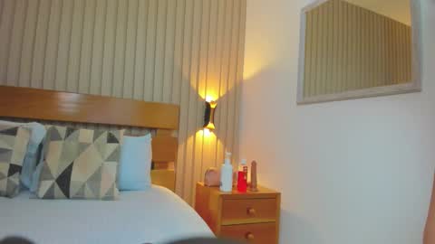 Snapshot of charlotee18_ chatting on November 9, 2:21 am charlotee18_ online show from November 9, 2:21 am